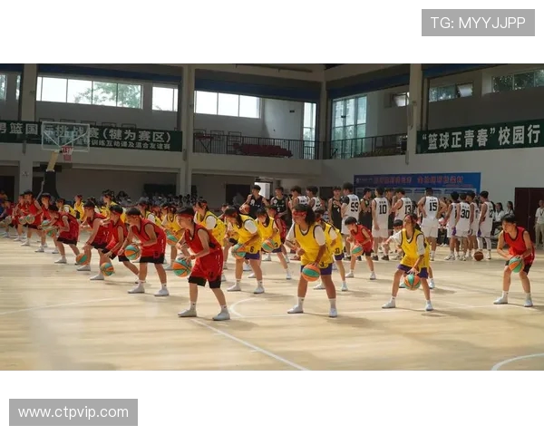 篮球的魅力与精神:探索篮球运动背后的团队协作与个人荣耀 篮球的魅力与精神:探索篮球运动背后的团队协作与个人荣耀