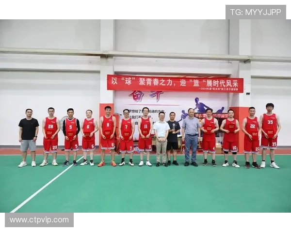 以篮球运动员成长历程揭示团队协作精神力量对竞技成功的重要价值