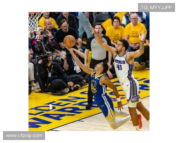 勇士与国王激战15日NBA季后赛争夺战精彩回顾与分析 勇士与国王激战15日NBA季后赛争夺战精彩回顾与分析